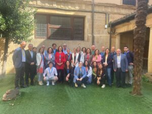 Foto de grupo de los representantes de las cátedras presentes en el encuentro